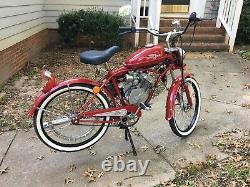 2005 RED WHIZZER MOTOR BIKE. Just Out Of Box. Needs Tuning. Sold As Is. Vintage