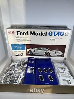 Bandai 116 Scale #K101-898 Ford Model GT40 Open Box Sealed Parts