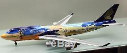 Blue Box 1/200 Singapore Airlines Boeing 747-400 9V-SPL Tropical die cast model