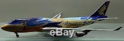 Blue Box 1/200 Singapore Airlines Boeing 747-400 9V-SPL Tropical die cast model