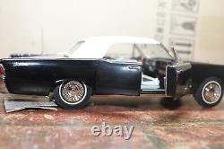 Franklin Mint 1/24 Scale 1961 Lincoln Continental Convertible In Box With Coa