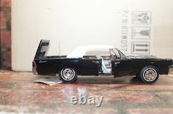 Franklin Mint 1/24 Scale 1961 Lincoln Continental Convertible In Box With Coa
