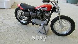 Harley Davidson XR750 1972 110 famous US race motorcycle 8 in. Long with box COA