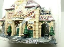 Heartland Valley Village Train Station Deluxe Porcelain Lighted House 2002