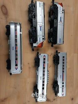 Lionel Trains Silver Spike O scale Train Set. GREAT SHAPE WITH BOX