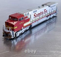 N Scale Kato ATSF Santa Fe Business Train! Cars Santa Fe, Topeka and C44-9W 650