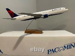 Pacmin Delta B767-300 mint 1100 scale with box