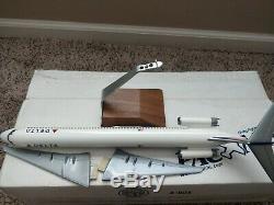 Pacmin MD-80 Delta Airlines 1/100 scale plane model 2007 In Box with Booklet