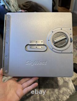 SkyWest Airlines galley box / atlas