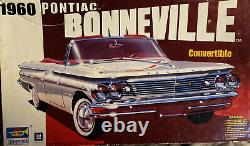 Trumpeter 1960 Pontiac Bonneville 125 Scale 2003 Model Kit in Box #02502