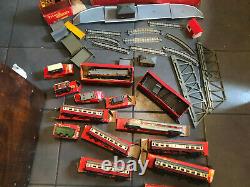 VINTAGE TRI-ANG 00 GAUGE TRAIN SET IN BOX 1960'S & lots more trains & carriages