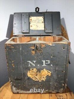 Vintage Collectible Rare NORTHERN PACIFIC RAILWAY LANTERN SHIPPING BOX Carrier