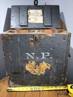 Vintage Collectible Rare NORTHERN PACIFIC RAILWAY LANTERN SHIPPING BOX Carrier